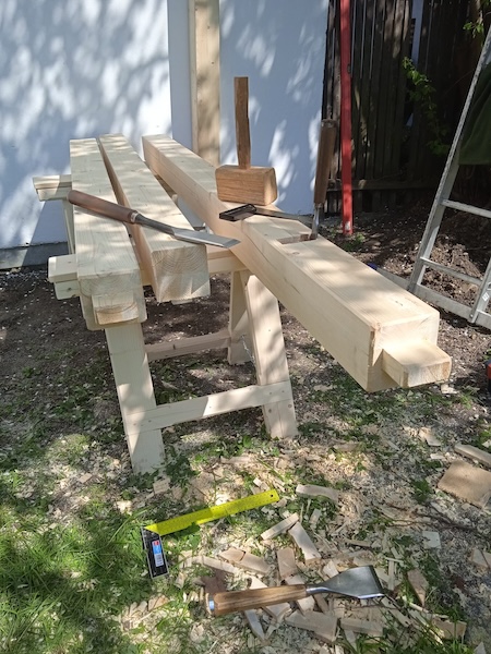 Čepování nosné konstrukce.